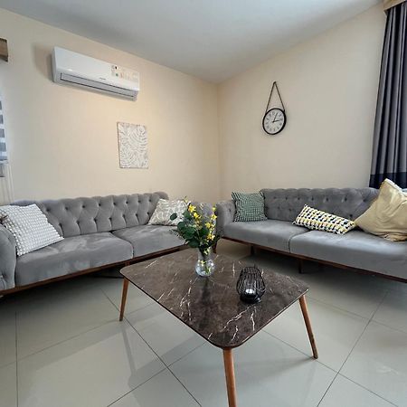 Weekend Apartments 2Br 凯里尼亚 外观 照片